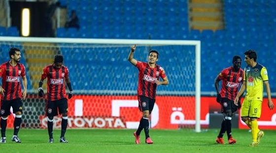 محترف الاهلي مستمر مع الفريق