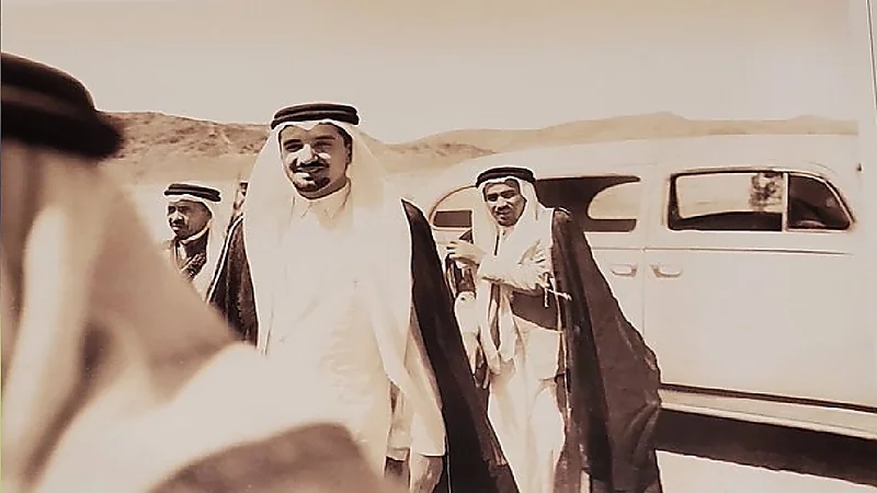 بالفيديو.. تجمع عشرات الموظفين أمام مبنى الكهرباء بمكة احتجاجا على قرار الاستغناء