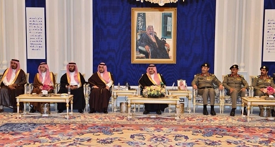 بالصور.. أمير الرياض يستقبل كبار ضباط الدفاع المدني