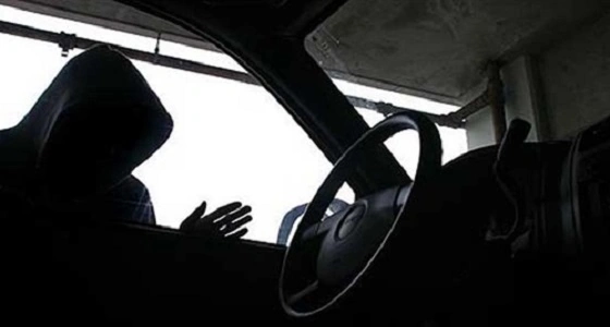 القبض على عصابة امتهنت تكسير السيارات وسرقة محتوياتها بالمدينة