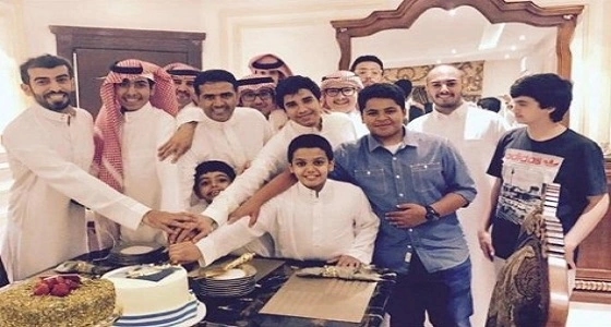 بالصور.. لاعب النصر السابق يحتفل بقرار حفل الاعتزال