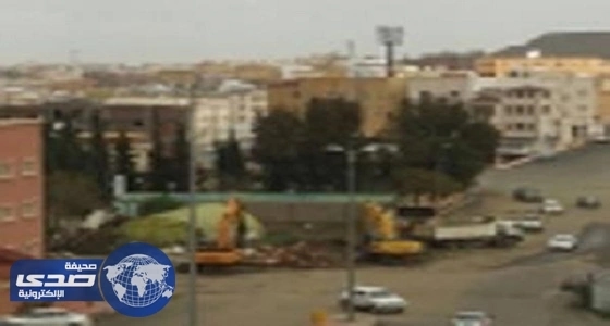 إزالة تعديات لمسؤولين ورجال أعمال على مساحة 2000 متر بأبها