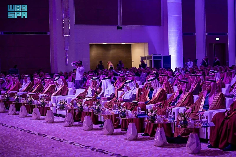 بالصور.. " إدارة بلا تدخين " يوعي منسوبي الشرطة بأضرار السموم