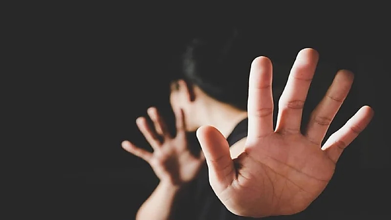 مكالمة تنقذ فتاة من الاغتصاب والسرقة