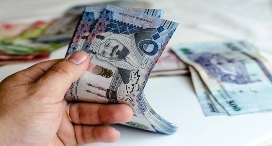 بنك التنمية يؤكد تبديد الشباب نصف مصروفاتهم على رغباتهم