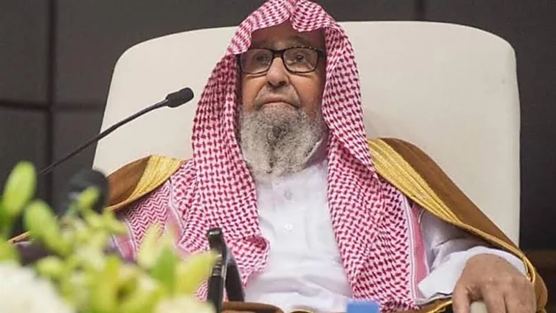 بالفيديو.. ‏«الفوزان» يوضح حكم صلاة مأمومين اثنين على يمين الإمام