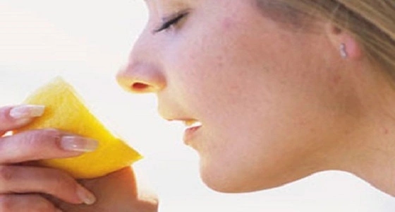 أبرزهم الليمون.. روائح تساعد على التخلص من الإرهاق