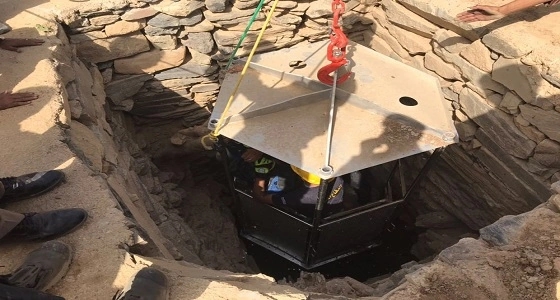 " مدني المخواة " ينجح في إنقاذ شخص سقط داخل بئر بعمق 20م