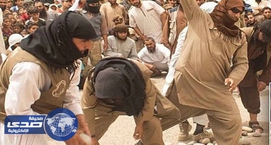 بالفيديو.. إرهابيو داعش يرجمون امرأتين في دير الزور
