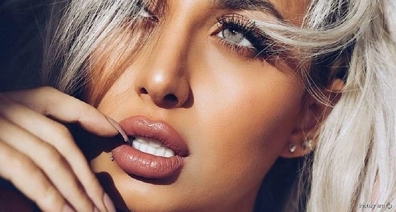 مودل روز تكشف أسرارها في العناية بالشعر