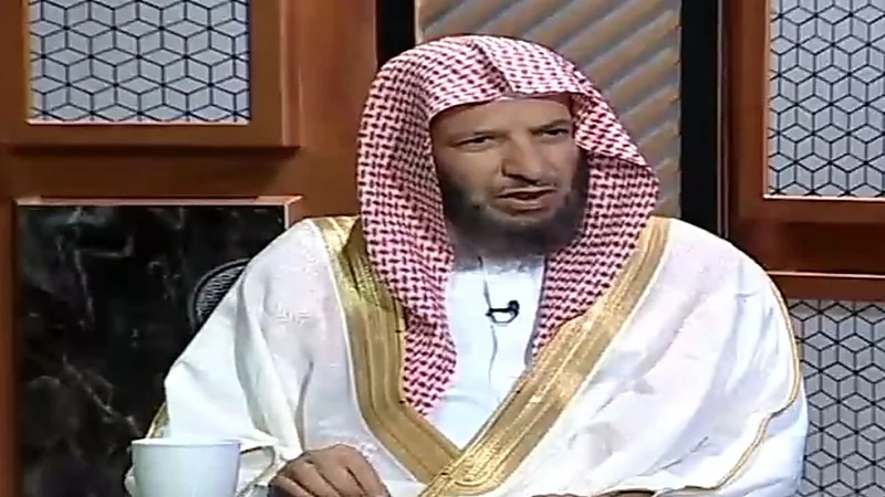 حكم الصلاة على كرسي الطائرة بغض النظر عن اتجاه القبلة.. "الشتري" يجيب