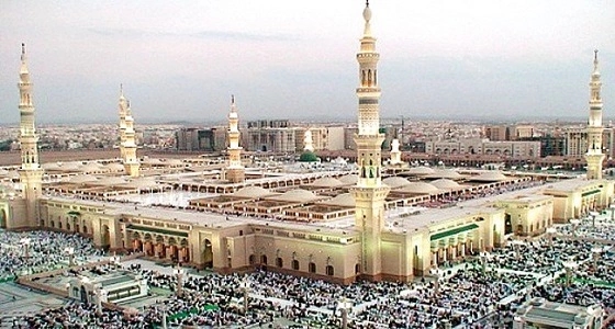 بالفيديو.. الشيخ " الجربوعي " يوضح حكم السير أمام المصلين في المسجد النبوي