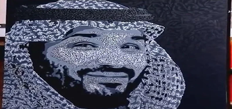 فنان تشكيلي يرسم بالخط العربي و بالبصمة يتحدث عن تقنية لوحته لولي العهد "عاشقينك"