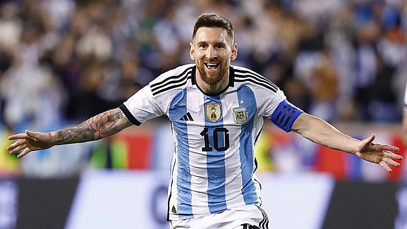 الهلال يقدم عرضاً لضم ميسي