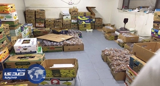 " التجارة " تغلق معملاً لتعبئة التمور وتضبط 4.5 طن تمور مجهولة المصدر