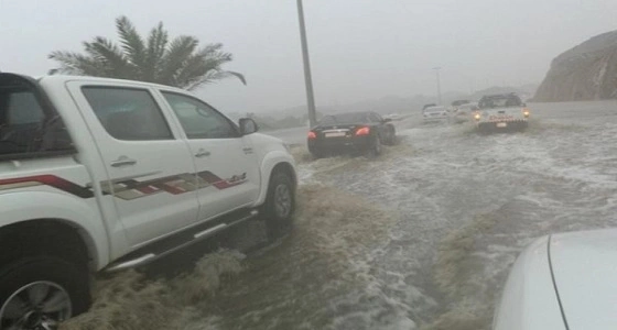 " القوات البرية " تساند الدفاع المدني لإنقاذ المحتجزين والمركبات في جدة