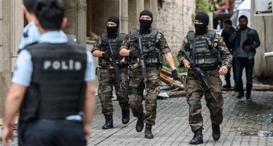 اعتقال 70 ضابط بالجيش التركي للاشتباه بصلتهم بـ " غولن "