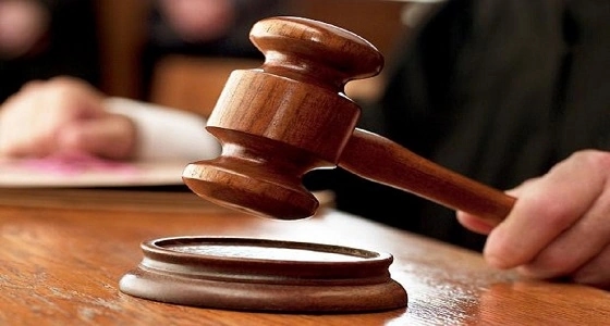 محاكمة 3 أشخاص بتهمة إخفاء جثة زميلهم