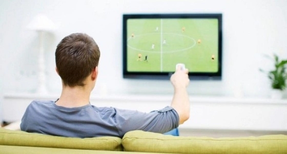 مشاهدة الرجل للتلفاز يوميا تصيبه بسرطان الأمعاء