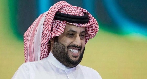 تركي آل الشيخ يهدي التعاون 3 مليون ريال وحافلة جديدة