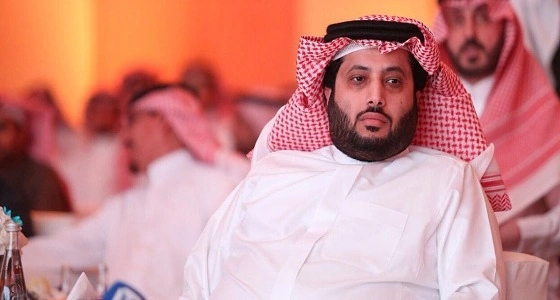 طفولة " تركي آل الشيخ " في 3 صور.. ومغردة تعرض عليه الزواج