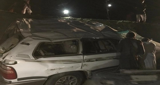 بالصور.. إصابة 4 أشخاص في انقلاب مركبة نتيجة السيول بالليث