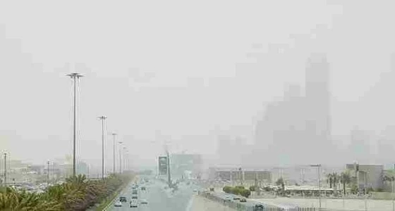 هطول أمطار رعدية وأتربة مثارة على 3 مناطق