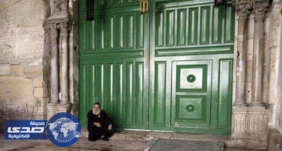 صورة لمسن فلسطيني على عتبات الأقصى تحظى بمشاهدة قياسية