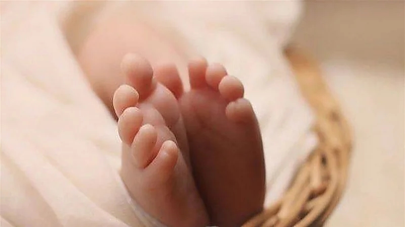 أمرأة تنجب طفلة أثناء نومها دون أن تشعر