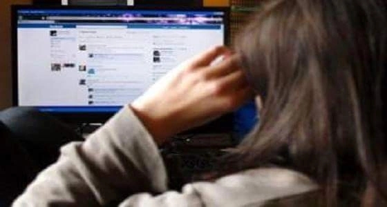 بحرينية تنشر صورا فاضحة وتتعدى على ضابط شرطة بحقنة طبية