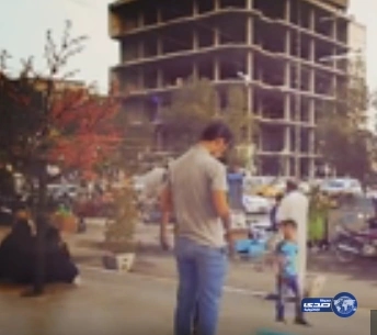بالفيديو.. رد فعل أهالى "كربلاء" على صلاة عراقى "سني" في الشارع