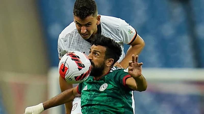 الشباب يبتعد عن الصدارة بعد التعادل الإيجابي مع الاتفاق