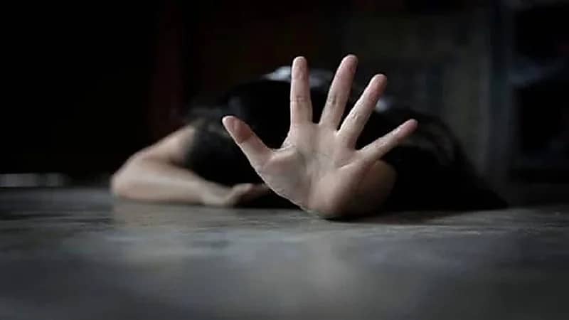 جندي يغتصب زميتله بوحشية بعد انتهاء حفل