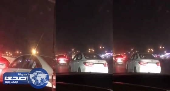 بالفيديو.. أول امرأة تقود سيارة بعد الأمر الملكي