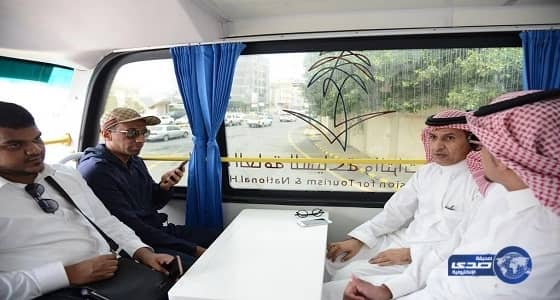 ⁠⁠⁠بعد جولة الباص السناني يسأل عسيري مندهشا: كيف تذهب إلى تركيا لتصوير أعمالك وتترك مدينتك الساحرة؟!