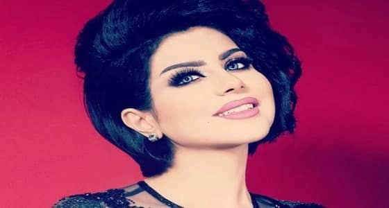 بالفيديو.. حليمة بولند تخطف الأنظار بفستان زفاف خيالي