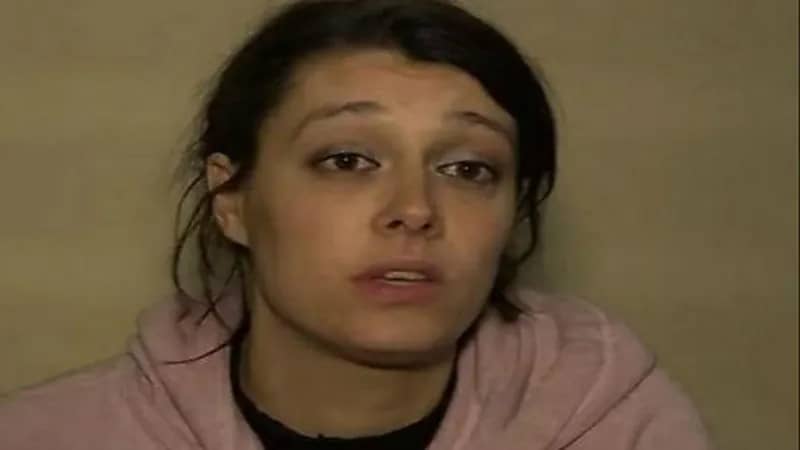 داعشية فرنسية تخلع النقاب وتطالب بالعودة لبلادها 