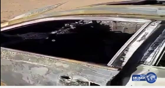 بالفيديو.. حريق يلتهم مركبة بالكامل باستثناء مصحف