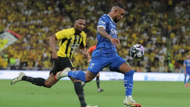 الاتحاد يقسو على الفتح برباعية .. صور