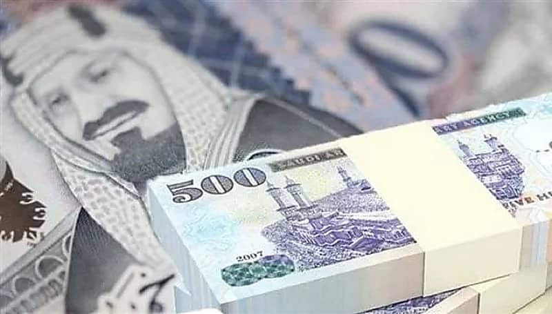 ضبط 81 بدلة عسكرية و 361 شعار عسكري في القصيم "صور"