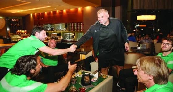 كوزمين يكشف حقيقة توليه تدريب الأهلي