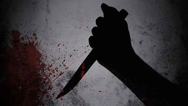 منشد بريطاني يتلو القرآن داخل المسجد النبوي