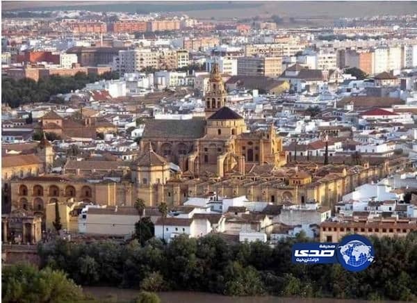 الوفد الإعلامي المرافق لسمو ولي العهد يزور وزارة الإعلام العُمانية