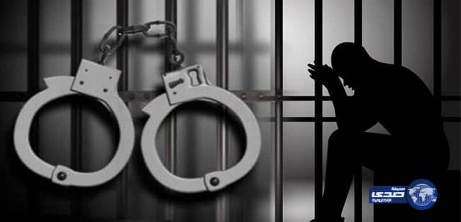 بالفيديو .. عمالة يجمعون الرز واللحم استعداداً لرميه في القمامة