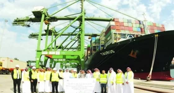 ميناء الملك عبد العزيز يستقبل السفينة " تاريوس "