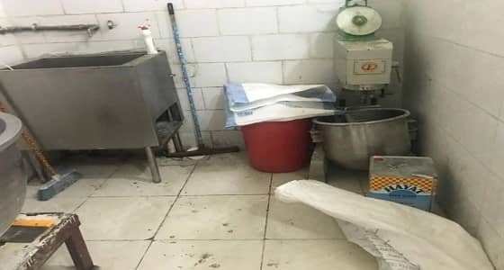 بالصور.. إغلاق مطعم وبقالات مخالفة بشرائع مكة