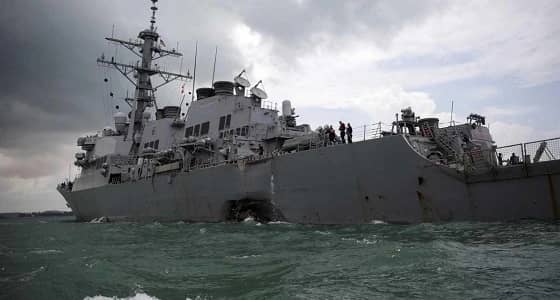 سنغافورة تكشف عن سبب وقوع حادث تصادم المدمرة الأمريكية مكين