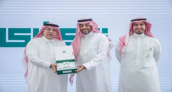 وزير التجارة والاستثمار يتوج ثامر الفرشوطي بوسام حماية المستهلك