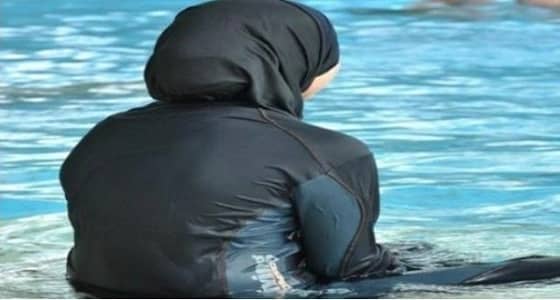 السلطات السويسرية تحرم المحجبات من السباحة