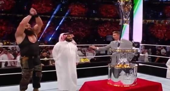 بالفيديو.. تركي آل الشيخ يتوج براون سترومان